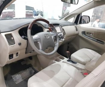 Toyota Innova 2.0V 2015 - Bán Toyota Innova 2.0V sản xuất 2015, màu bạc, 630tr