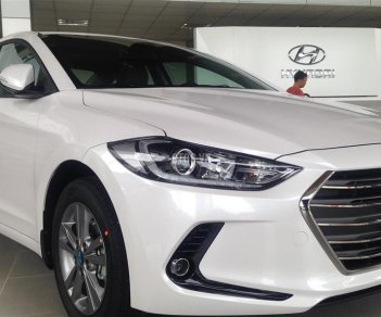 Hyundai Elantra 1.6 MT 2018 - Bán Hyundai Elantra 1.6 MT mới 2018, giá chỉ 560 triệu, ưu đãi thêm giá và quà tặng. LH: 0939.617.271