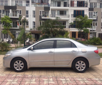 Toyota Corolla altis 1.8 2013 - Bán xe Toyota Corolla Altis đời 2013 màu bạc, 590 triệu