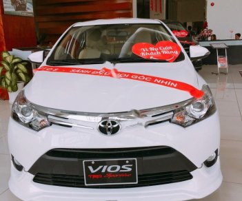 Toyota Vios 1.5 TRD 2017 - Bán ô tô Toyota Vios 1.5 TRD sản xuất 2017, màu trắng, 586 triệu