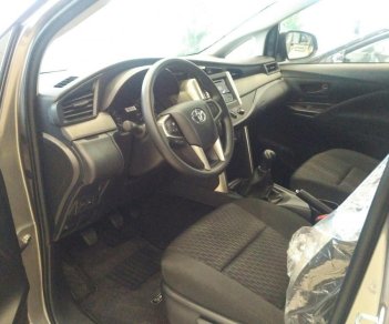 Toyota Innova 2.0E B 2018 - Bán Toyota Innova 2.0E 2018 màu đồng, nội thất Đen - Hỗ trợ trả góp 90%, bảo hành chính hãng 3 năm/Hotline: 0898.16.8118