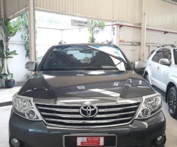 Toyota Fortuner V 2012 - Bán Toyota Fortuner V đời 2012, màu xám (ghi), giá chỉ 760 triệu