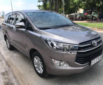 Toyota Innova 2.0E 2017 - Bán xe Toyota Innova 2.0E đời 2017, màu bạc