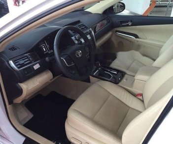 Toyota Camry   2.0E 2018 - Bán xe Toyota Camry 2.0E đời 2018, màu trắng, 960tr