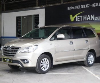 Toyota Innova 2.0E 2014 - Cần bán lại xe Toyota Innova E 2.0MT sản xuất 2014, màu vàng