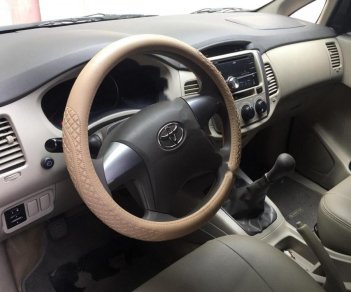 Toyota Innova 2015 - Bán Toyota Innova sản xuất năm 2015, màu bạc số sàn, 590 triệu