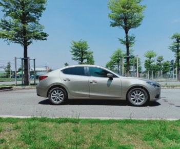 Mazda 3 1.5AT 2016 - Bán Mazda 3 1.5AT Sedan đời 2016, màu vàng