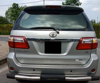 Toyota Fortuner V 2010 - Tôi cần bán Fortuner V 2010 màu bạc xe còn đẹp vì rất ít đi nhé