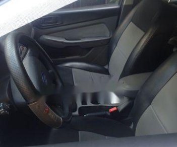 Ford Focus 2010 - Bán ô tô Ford Focus đời 2010, màu trắng xe gia đình