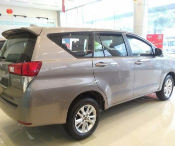 Toyota Innova 2.0E B 2018 - Bán Toyota Innova 2.0E 2018 màu đồng, nội thất Đen - Hỗ trợ trả góp 90%, bảo hành chính hãng 3 năm/Hotline: 0898.16.8118