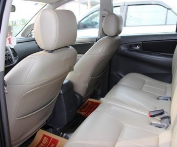 Toyota Innova 2.0E 2013 - Cần bán gấp Toyota Innova 2.0E đời 2013, màu nâu, giá tốt