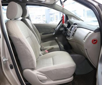 Toyota Innova E 2.0MT 2014 - Cần bán xe Toyota Innova E 2.0MT sản xuất 2014, màu vàng