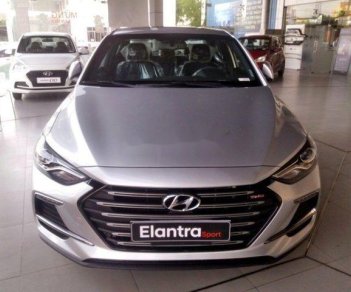 Hyundai Elantra 2018 - Cần bán xe Hyundai Elantra năm 2018, màu bạc