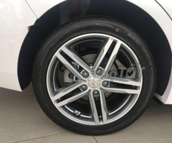Hyundai Elantra   Sport  2018 - Bán ô tô Hyundai Elantra Sport 2018, màu trắng, 729tr