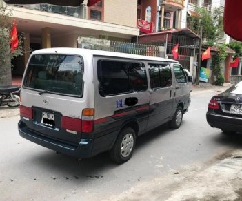 Toyota Hiace 2005 - Cần bán xe Toyota Hiace năm sản xuất 2005, màu bạc, nhập khẩu nguyên chiếc