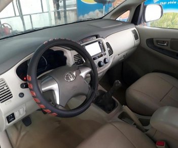 Toyota Innova 2.0E 2015 - Bán ô tô Toyota Innova 2.0E năm sản xuất 2015, màu bạc số sàn giá cạnh tranh