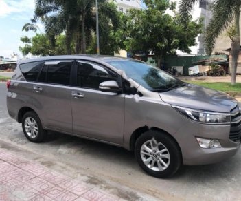 Toyota Innova 2.0E 2017 - Bán xe Toyota Innova 2.0E đời 2017, màu bạc