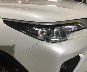 Toyota Fortuner 2017 - Bán xe Toyota Fortuner năm sản xuất 2017, màu trắng, xe nhập mới chạy 11.000km