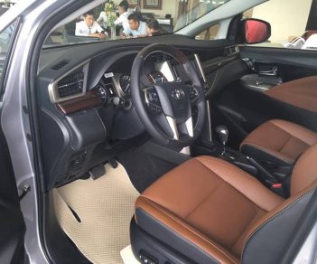 Toyota Innova 2.0V 2018 - Bán Toyota Innova 2.0V 2018 màu bạc - Hỗ trợ trả góp 90%, bảo hành chính hãng 3 năm/Hotline: 0898.16.8118