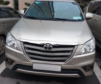 Toyota Innova E 2015 - Cần tiền bán gấp Toyota Innova E đời 2015, xe như mới