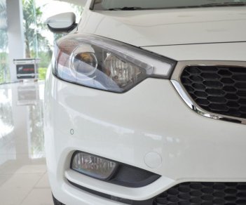 Kia Cerato 2.0 AT 2018 - Bán xe Kia Cerato 2.0 AT đời 2018, hỗ trợ vay trả góp mức tối đa, tặng gói phụ kiện xe giá trị