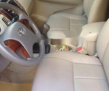 Toyota Innova 2013 - Cần bán lại xe Toyota Innova năm 2013, màu bạc, giá tốt