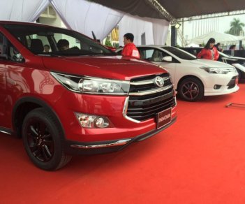 Toyota Innova Venturer 2018 - Bán Toyota Innova Venturer 2018 màu đỏ - Hỗ trợ trả góp 90%, bảo hành chính hãng 3 năm/Hotline: 0898.16.8118