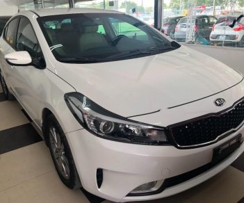 Kia Cerato 1.6 MT 2017 - Bán Kia Cerato 1.6 MT đời 2017, màu trắng  