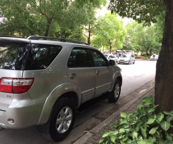 Toyota Fortuner 2011 - Nhà tôi cần bán xe Fortuner G 2011 máy dầu, màu bạc, xe đi kỹ và giữ gìn