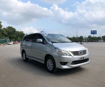 Toyota Innova 2.0E 2013 - Bán Toyota Innova 2.0E đời 2013, màu bạc như mới, giá tốt