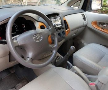 Toyota Innova G 2011 - Cần bán Toyota Innova G năm sản xuất 2011, màu bạc xe gia đình, 475tr