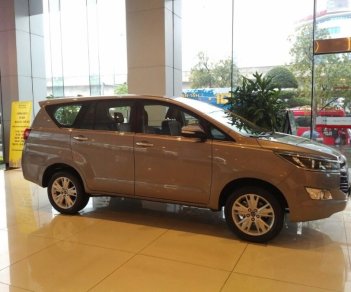 Toyota Innova 2.0V 2018 - Bán Toyota Innova 2.0V 2018 màu bạc - Hỗ trợ trả góp 90%, bảo hành chính hãng 3 năm/Hotline: 0898.16.8118