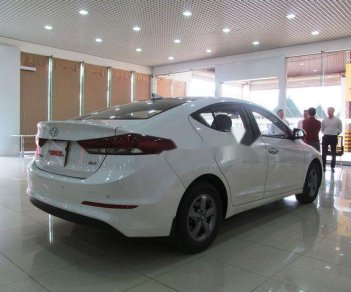 Hyundai Elantra 1.6MT 2017 - Bán xe Hyundai Elantra 1.6MT 2017, màu trắng 