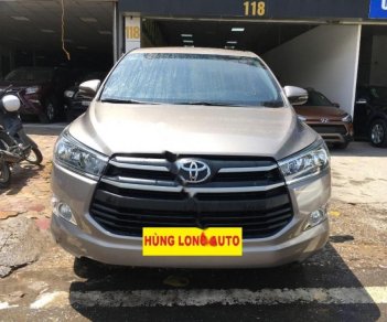 Toyota Innova 2.0E 2018 - Cần bán lại xe Toyota Innova 2.0E sản xuất năm 2018, màu bạc