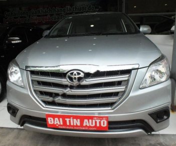 Toyota Innova 2.0E 2015 - Bán Toyota Innova 2.0E đời 2015, màu bạc số sàn