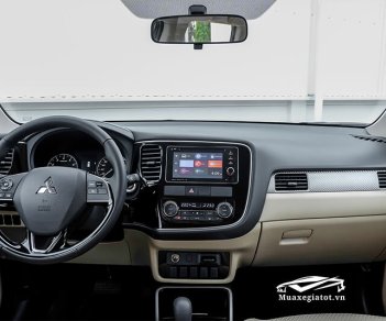 Mitsubishi Outlander CVT Premium 2018 - Bán Mitsubishi Outlander 2.0 CVT Premium, hỗ trợ vay 85% tặng phụ kiện Body Kits 15 triệu tại Quảng Trị