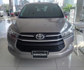 Toyota Innova 2.0V 2018 - Bán Toyota Innova 2.0V 2018 màu đồng ánh Kim - Hỗ trợ trả góp 90%, bảo hành chính hãng 3 năm/Hotline: 0898.16.8118