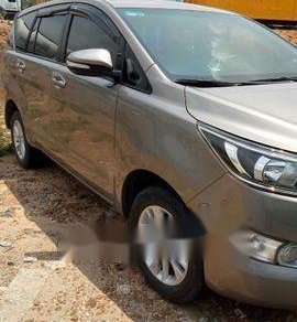 Toyota Innova 2017 - Bán Toyota Innova năm sản xuất 2017, màu xám