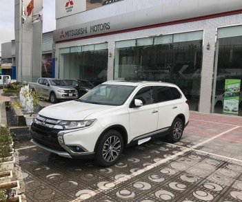 Mitsubishi Outlander 2.4 Premium 2018 - Bán Mitsubishi Outlander 2.4 CVT Premium đời 2018, màu trắng