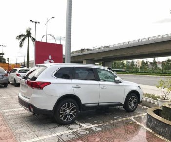 Mitsubishi Outlander 2.4 Premium 2018 - Bán Mitsubishi Outlander 2.4 CVT Premium đời 2018, màu trắng