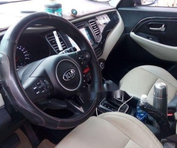 Kia Rondo 2016 - Cần bán lại xe Kia Rondo năm sản xuất 2016, màu nâu xe gia đình, 650 triệu