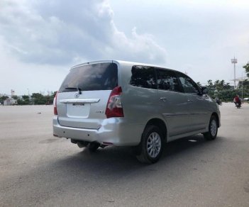 Toyota Innova 2.0E 2013 - Bán Toyota Innova 2.0E đời 2013, màu bạc như mới, giá tốt