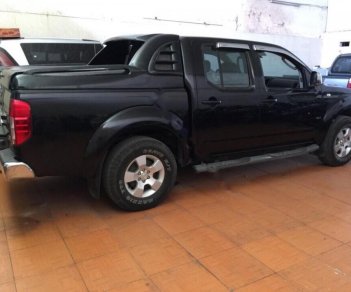 Nissan Navara LE 2.5MT 4WD 2013 - Bán ô tô Nissan Navara LE 2.5MT 4WD đời 2013, màu đen, xe nhập chính chủ