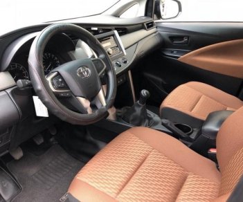 Toyota Innova 2017 - Bán Toyota Innova sản xuất năm 2017, màu nâu số sàn