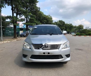 Toyota Innova 2.0E 2013 - Bán Toyota Innova 2.0E đời 2013, màu bạc như mới, giá tốt