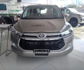 Toyota Innova 2.0V 2018 - Bán Toyota Innova 2.0V 2018 màu đồng ánh Kim - Hỗ trợ trả góp 90%, bảo hành chính hãng 3 năm/Hotline: 0898.16.8118