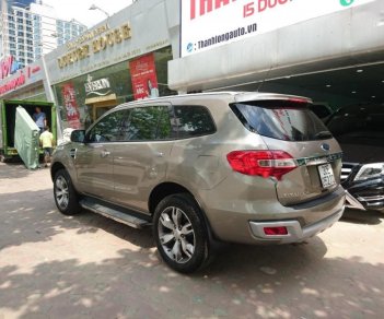 Ford Everest 3.2L titanium 4WD 2016 - Bán Ford Everest 3.2L titanium 4WD sản xuất năm 2016, màu vàng, nhập khẩu nguyên chiếc 