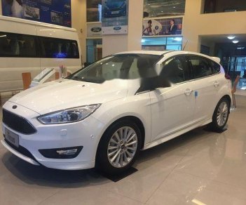 Ford Focus 2018 - Bán xe Ford Focus đời 2018, màu trắng, giá tốt