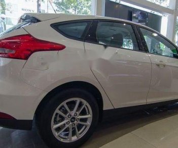 Ford Focus 2018 - Bán xe Ford Focus đời 2018, màu trắng, giá tốt