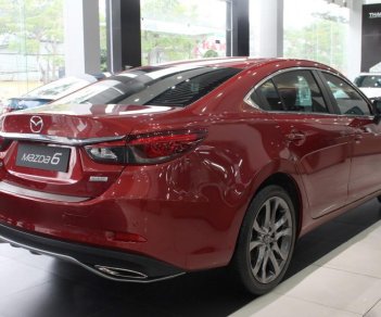 Mazda 6 2.0L Premium 2018 - Cần bán xe Mazda 6 2.0L Premium sản xuất 2018, màu đỏ, giá 899tr
